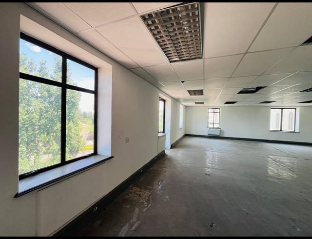 156M² OFFICE TO LET IN FOURWAYS